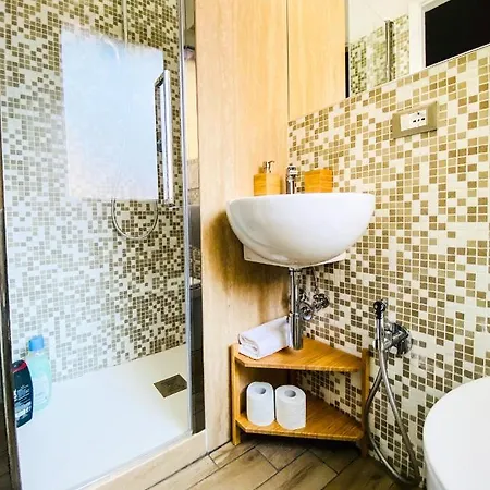 Apartment Butterfly Rom