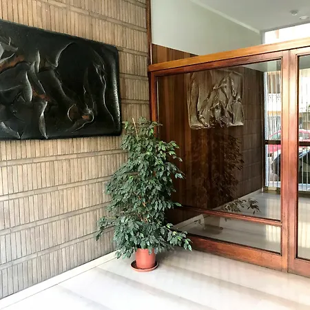 Apartment Butterfly Rom